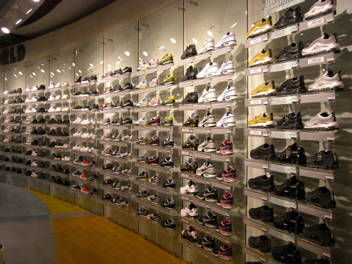 negozio calzature sportive